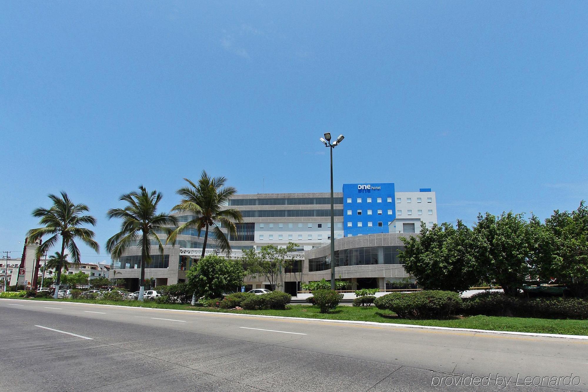 One Puerto Vallarta Aeropuerto Hotel Exterior foto