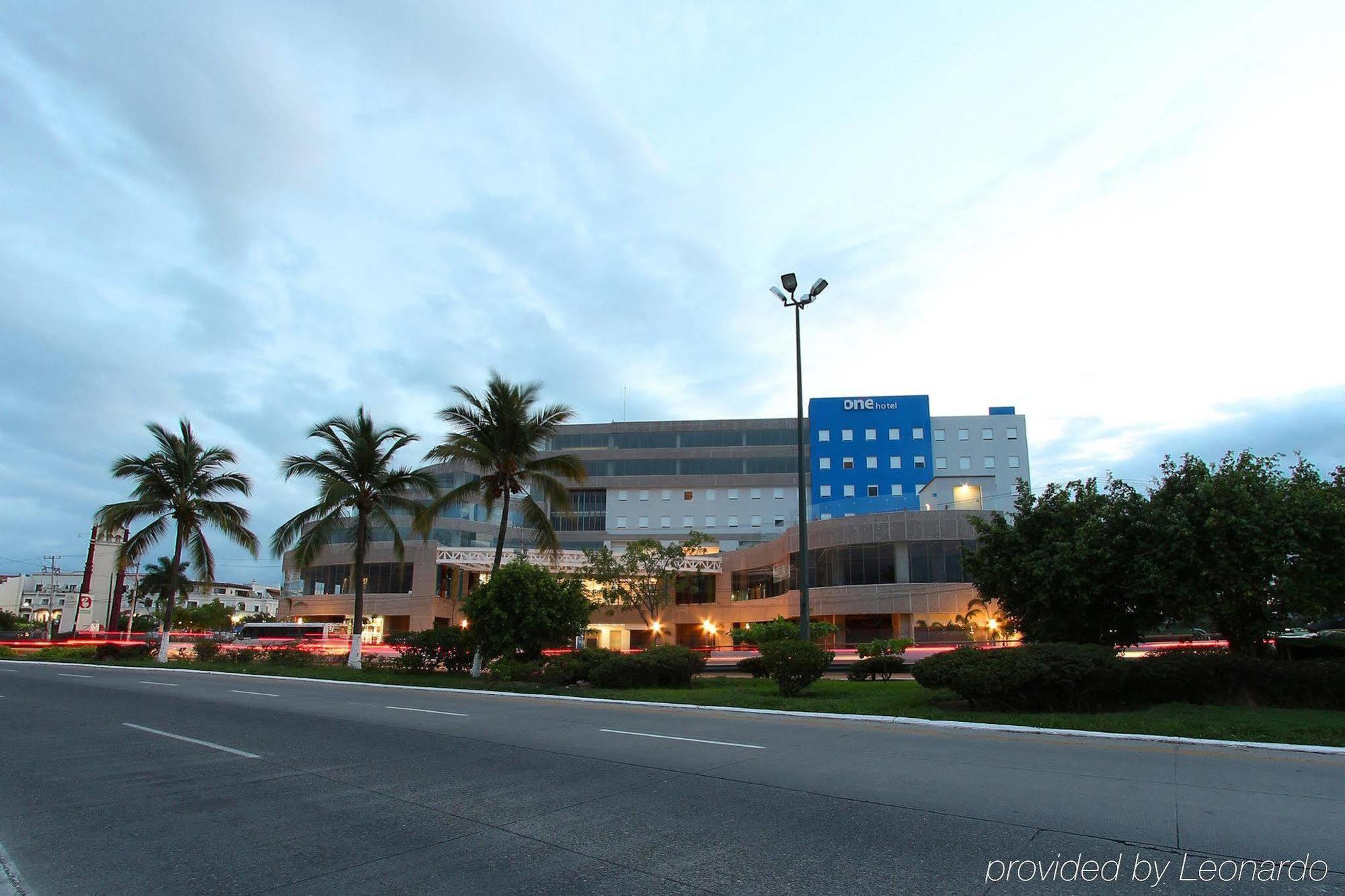 One Puerto Vallarta Aeropuerto Hotel Exterior foto